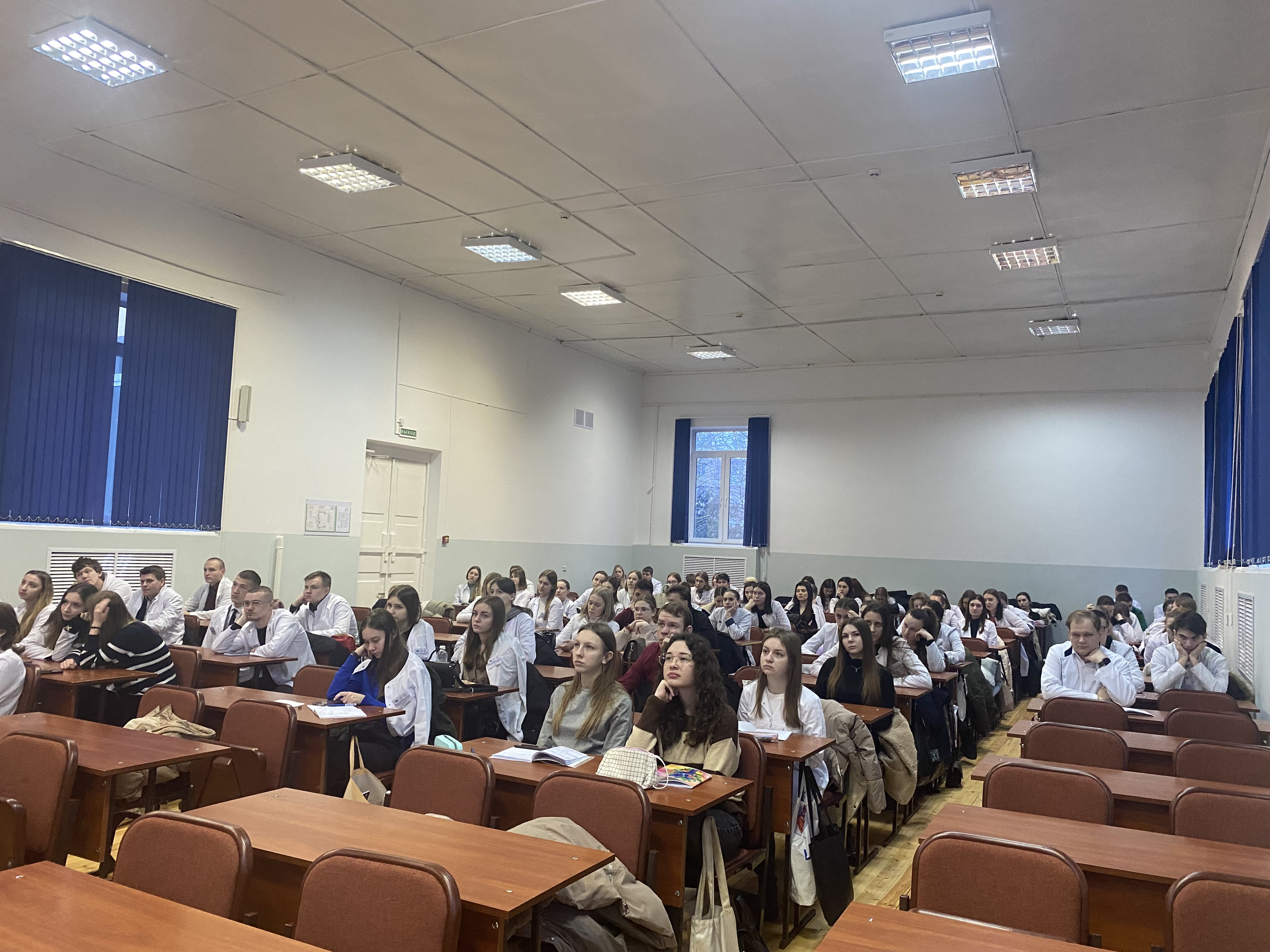 Выпускницы пизда Персональная выставка Юрия Карнаухова «Свет и цвет» в Музее истории  управления Сибирью
