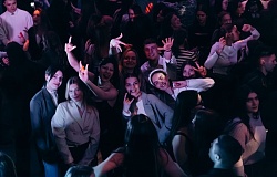 Танцуют все! Медики и транспортники на дискотеке