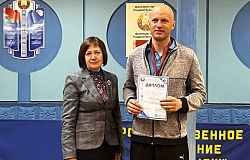 Теннисный турнир: серебряный успех преподавателя ГомГМУ