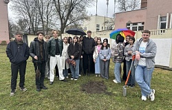 Забота о здоровье начинается с заботы о земле: как студенты и преподаватели ГомГМУ соединили Всемирный день здоровья с весенним благоустройством