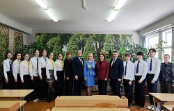 Первые шаги в лучевой диагностике: ректор ГомГМУ И.В.Назаренко провела занятие для школьников 