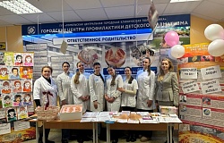 Взаимодействие образования и практики: праздничная акция в Гомельской центральной поликлинике