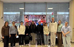 Студенты ГомГМУ посетили премьеру инклюзивного спектакля «Улица Володи Дубинина»