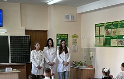 Школа маленького доктора: учимся вызывать скорую помощь  