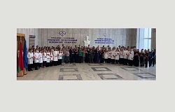 Торжественно и знаково: акция «Споём гимн вместе» и новые лица в рядах «Белой Руси»