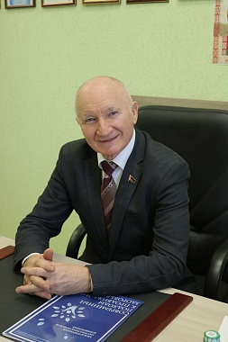 Uladzimir N. Bartnouski  